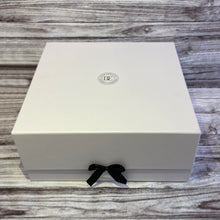 Load image into Gallery viewer, Gift Box